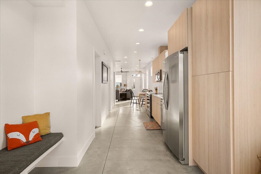 Building Photo - 3201 E 30th Ave