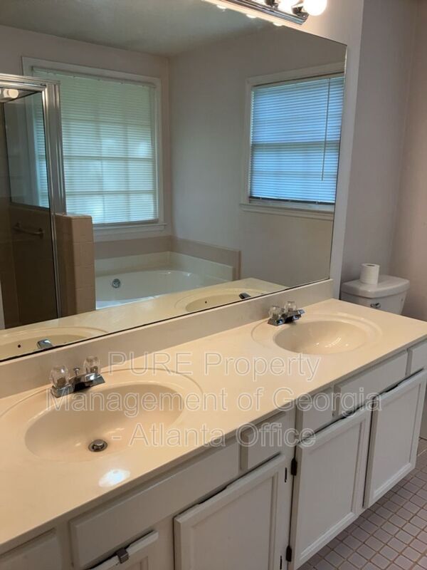 Building Photo - 1195 Parkwood Chase NW