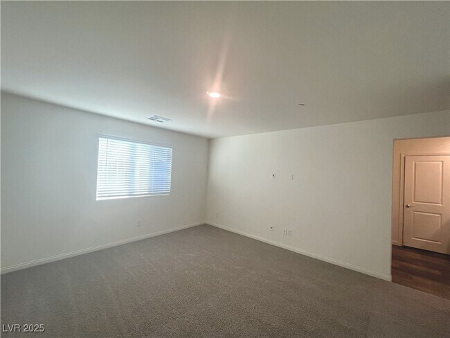 Building Photo - 510 Golden Cardinal Ave