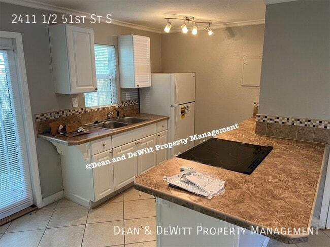 Building Photo - 2411 1/2 51st St S-