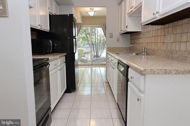 Building Photo - 53 Woodlake Dr