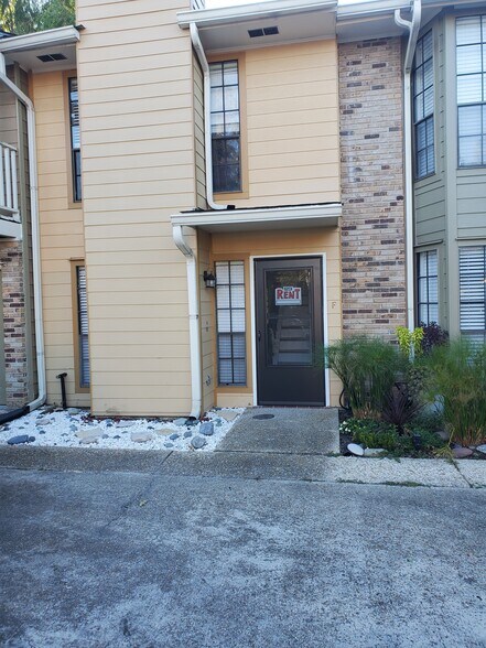 Building Photo - 422 Longwood Ct
