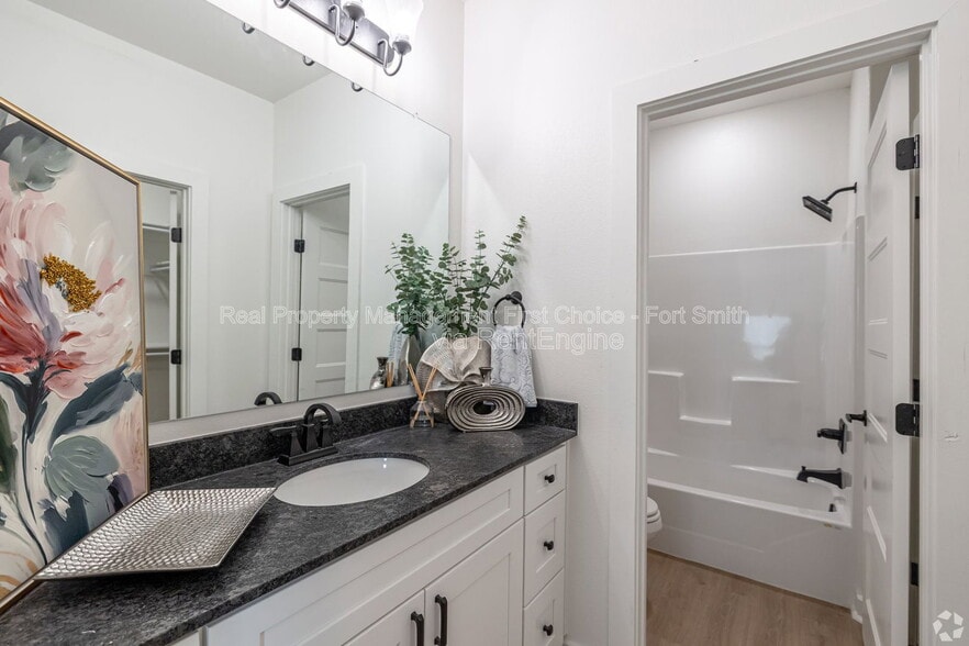 Building Photo - 8900 Cambria Cir