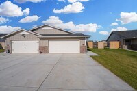 Building Photo - 2865 Cedar Crest
