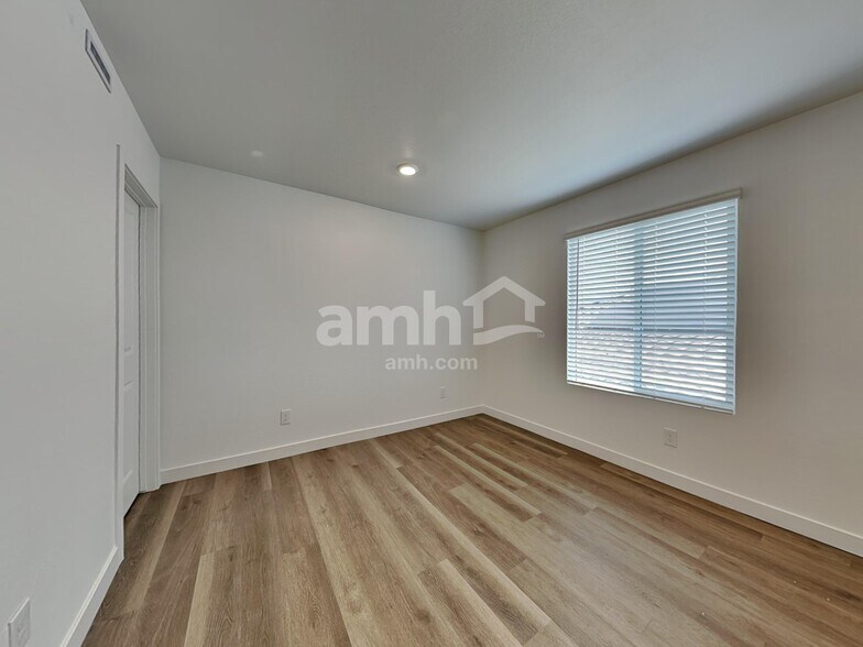 Building Photo - 20177 W Thomas Rd