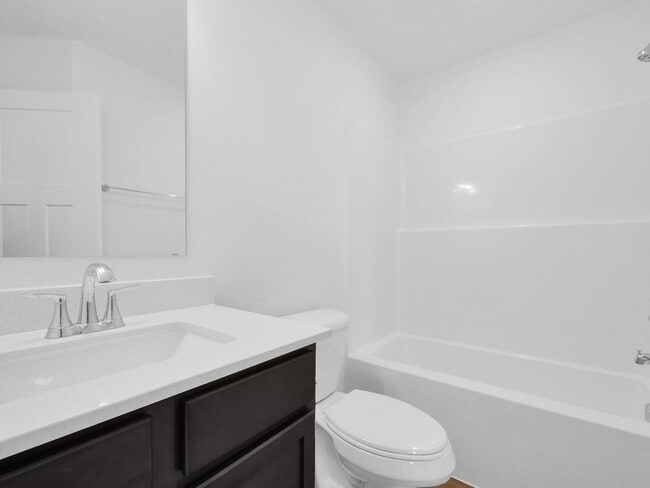 Building Photo - Modern 3 Bed, 2.5 Bath Condo – Spacious, S...