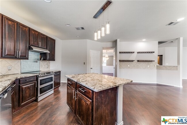 Building Photo - 300 Santolina Ln