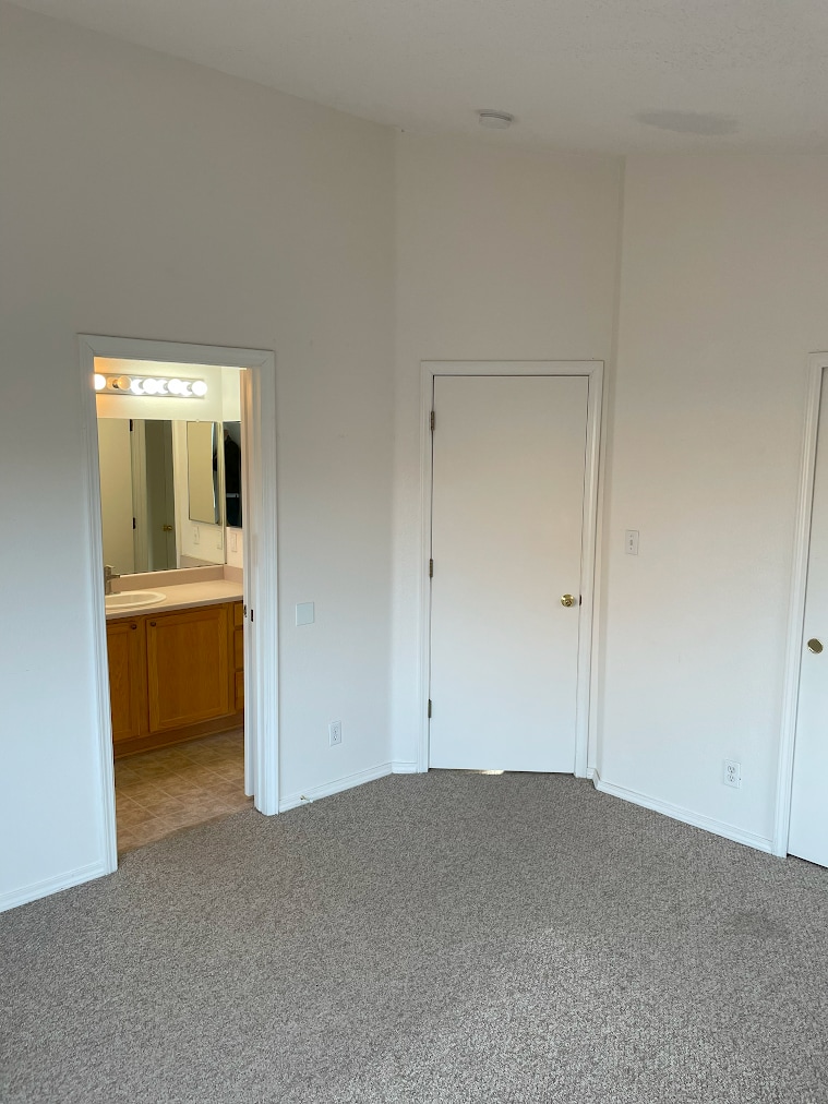 Building Photo - 4749 Kelly Way NE