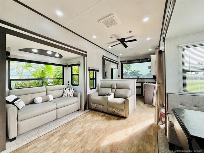 Building Photo - 10725 S Ocean Dr