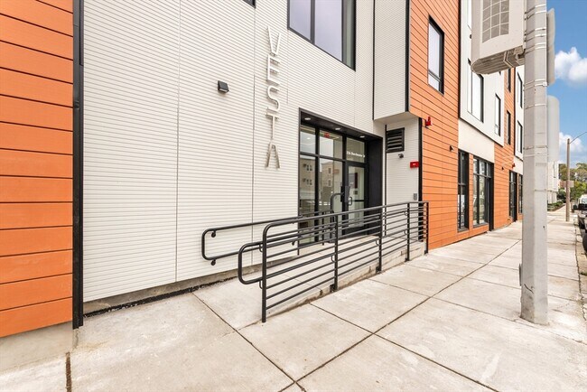 Building Photo - 256 Dorchester St