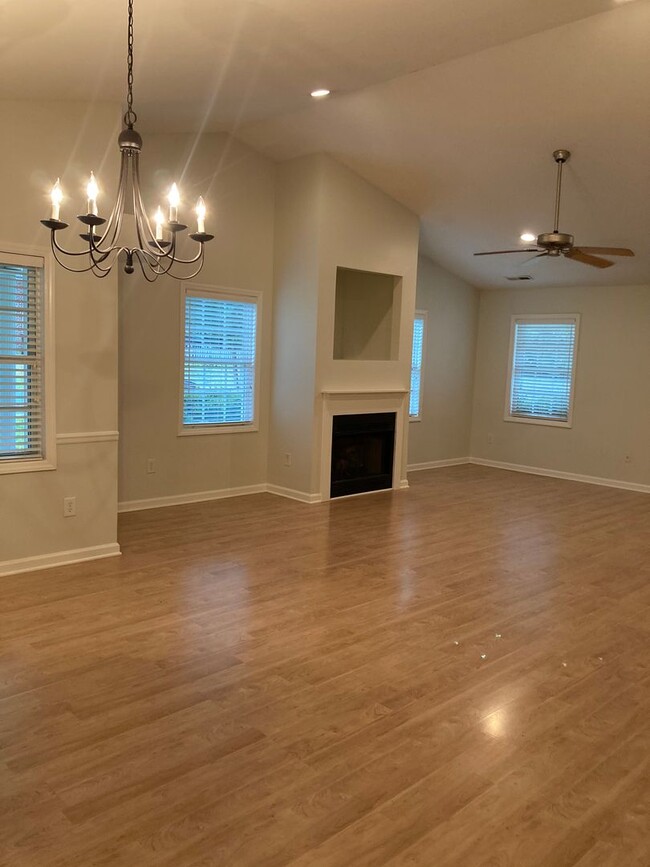 Building Photo - Lindley Park 3 bedroom