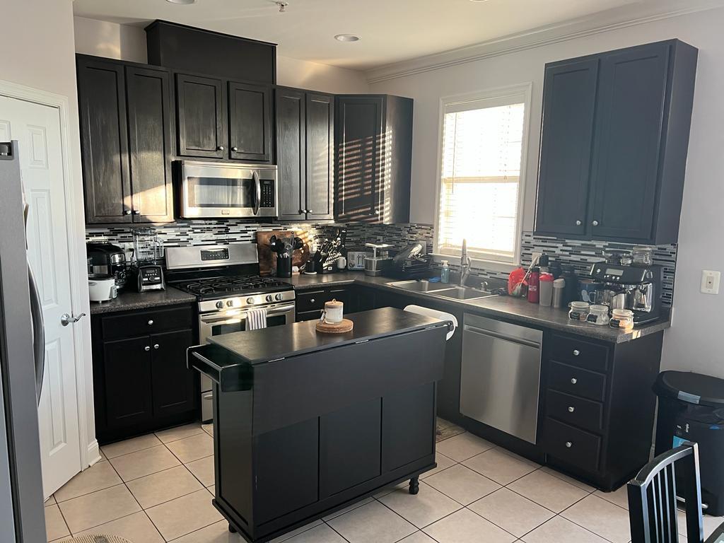 Kitchen - 819 Ramsay St