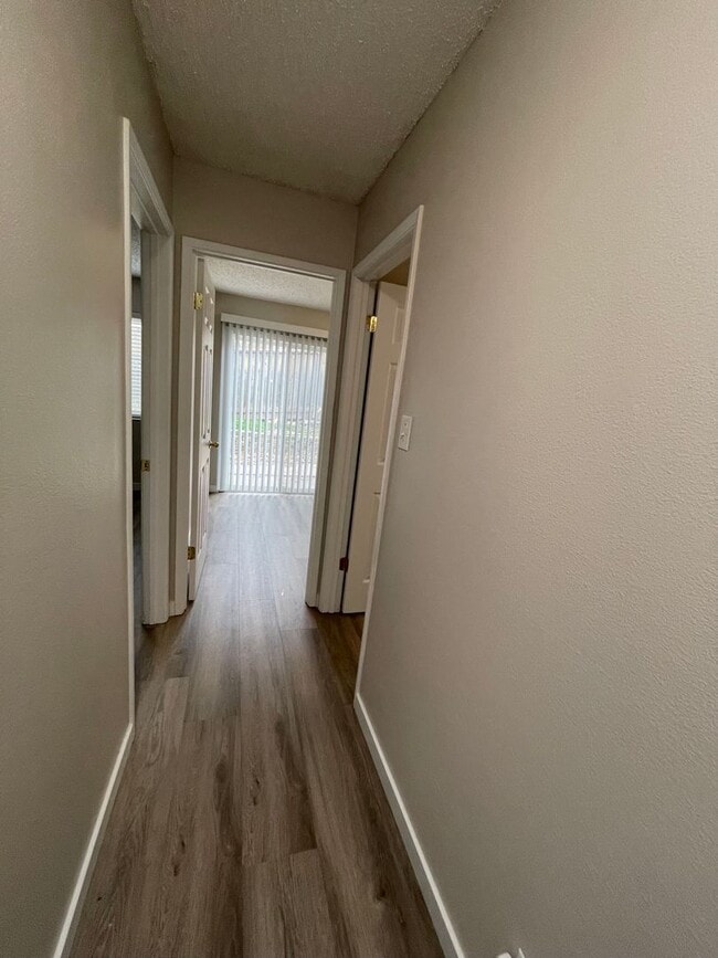 Building Photo - Wonderful 3 Bedroom Move-In Ready