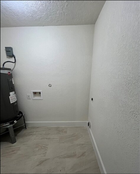 Building Photo - 5915 Beldart St