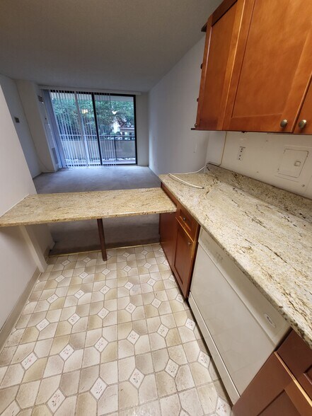 Building Photo - 5225 Pooks Hill Rd