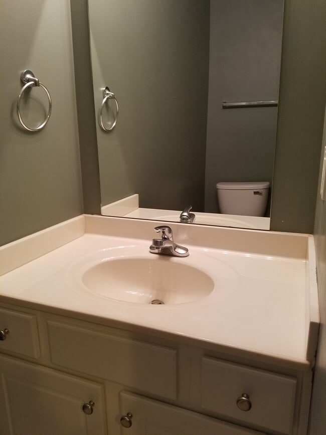 Building Photo - 1151 NE 7th Ln