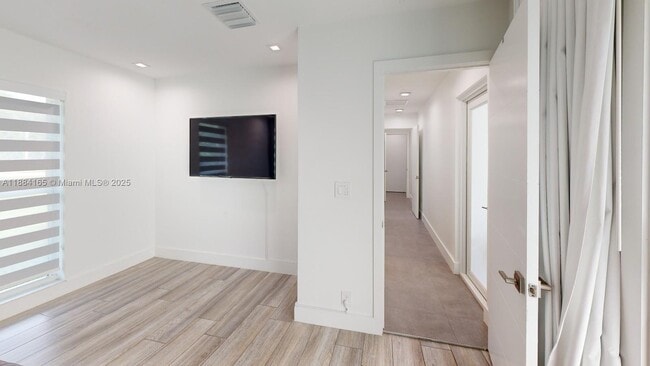 Building Photo - 1055 NW 99th Ave