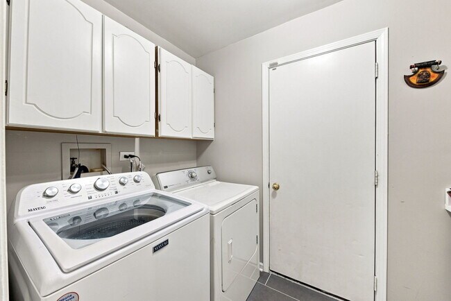 Building Photo - 2052 Shady Grove Ct