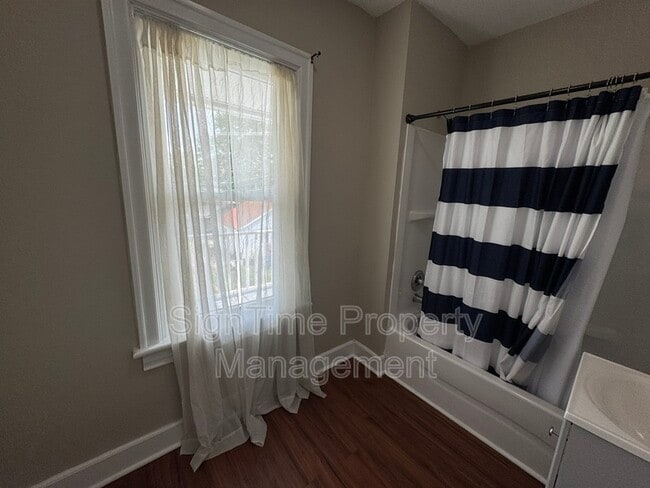 Building Photo - 864 Mulberry Ave
