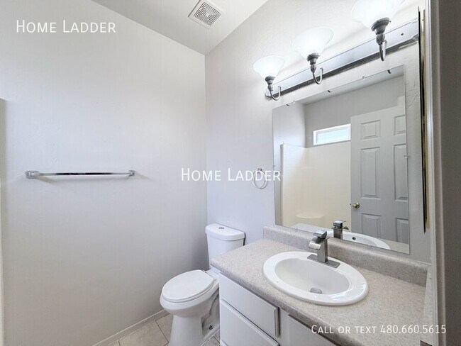 Building Photo - 651 W Fairway Cove Dr