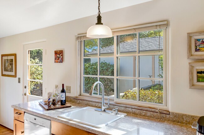 Building Photo - 969 Egan Ave