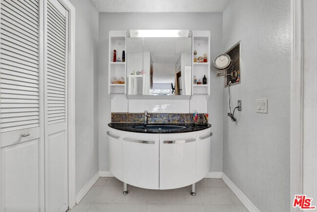 Building Photo - 4612 Park Granada