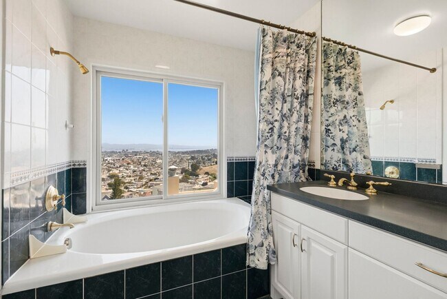Building Photo - 45 Graystone Terrace