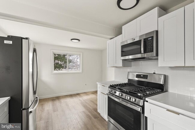 Building Photo - 10725 Maple St