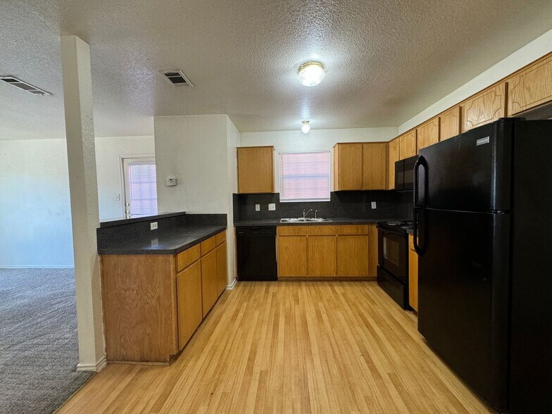 Building Photo - 4402 Jeff Scott Dr