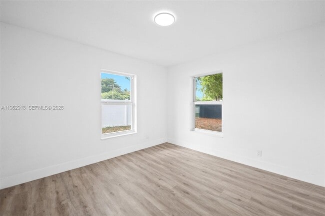 Building Photo - 3317 N Andrews Ave