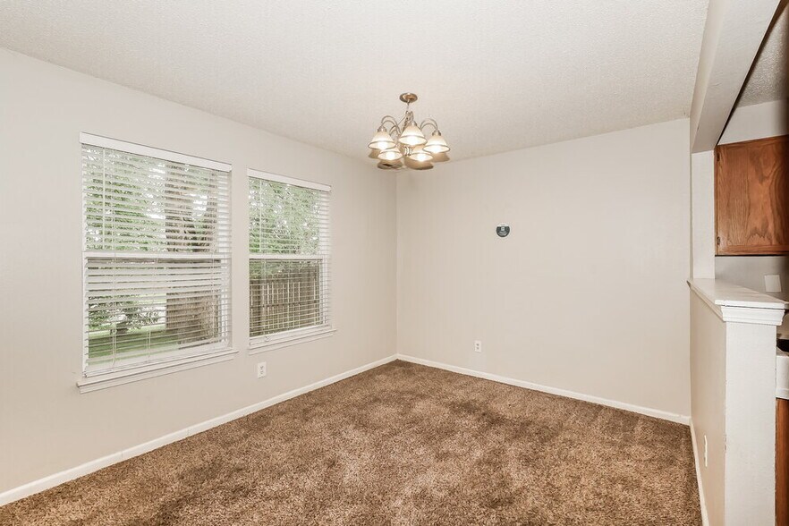 Building Photo - 441 Overland Dr