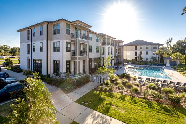 Building Photo - Coastal living right in the middle of Ocea...