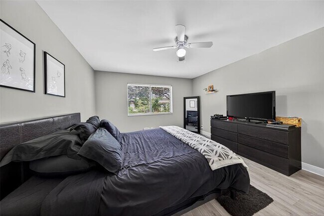 Building Photo - 412 Lakeview Dr