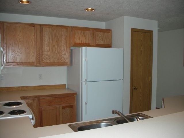 Building Photo - l802-l804
