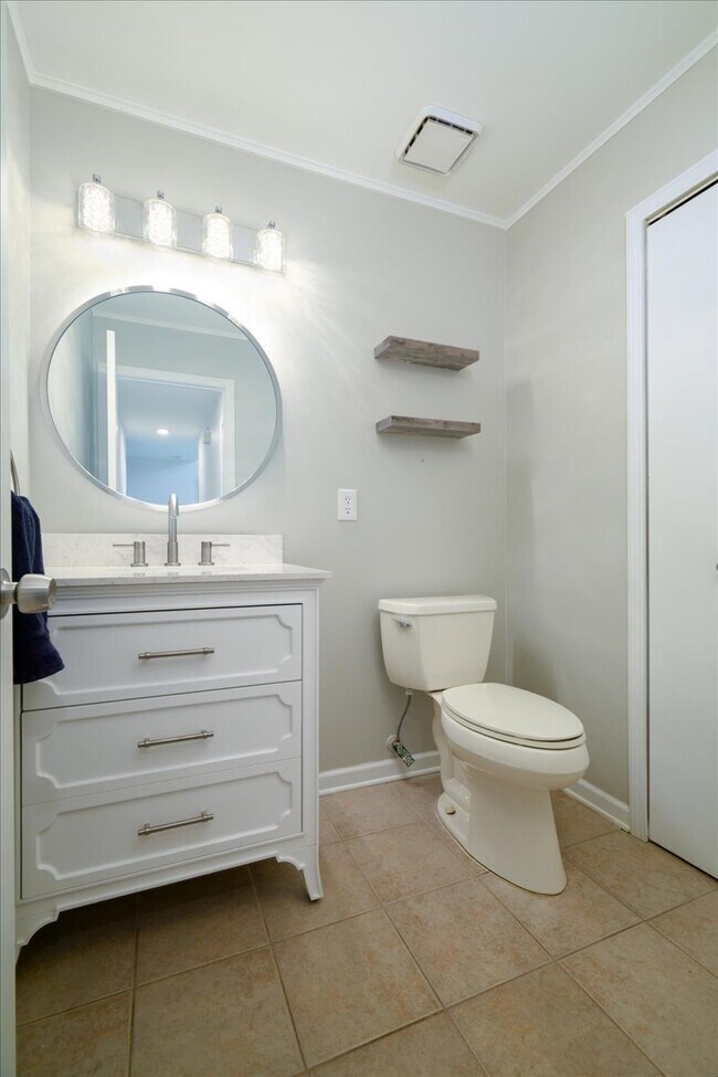 Building Photo - 38291 River Park Dr