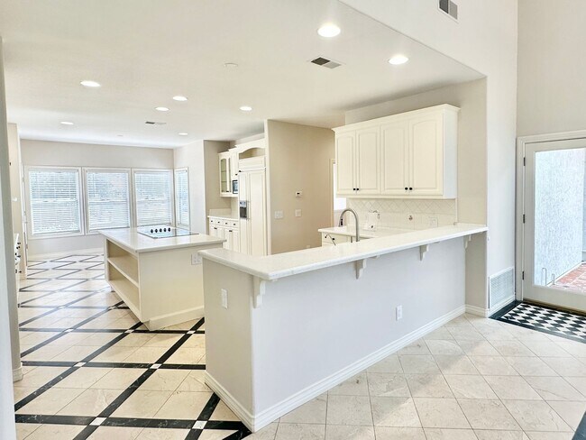 Building Photo - 4286 La Canada Rd