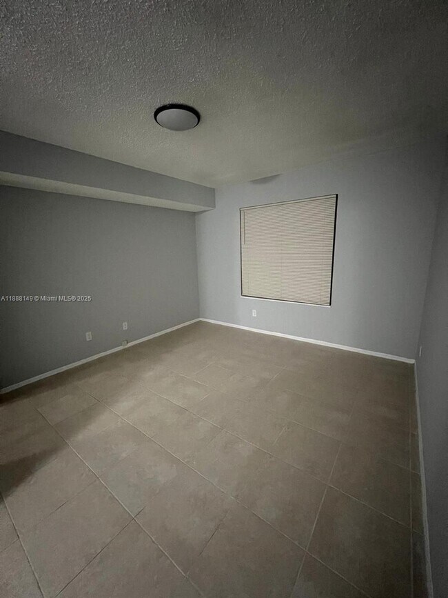 Building Photo - 10521 SW 158th Ct