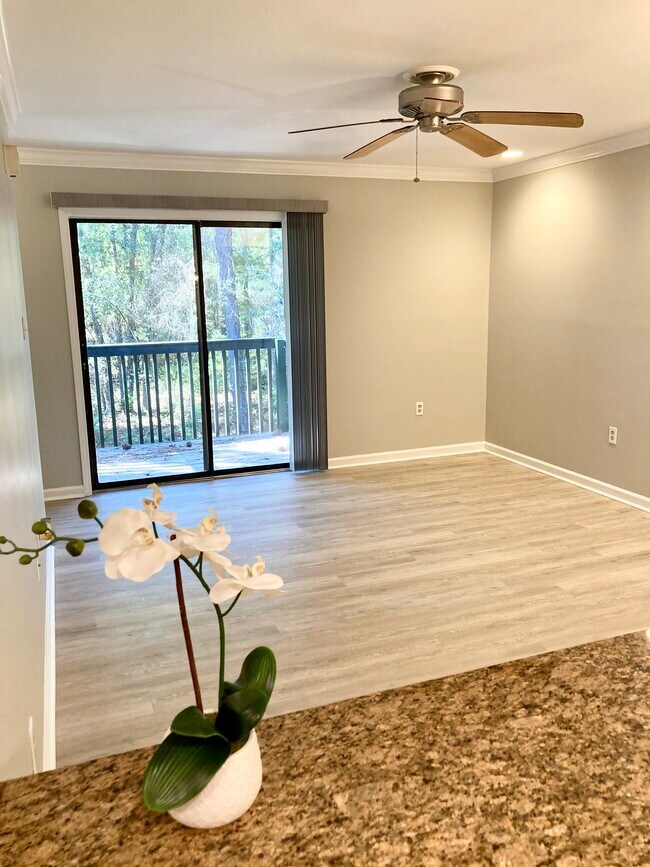 Building Photo - 141 Lamotte Dr