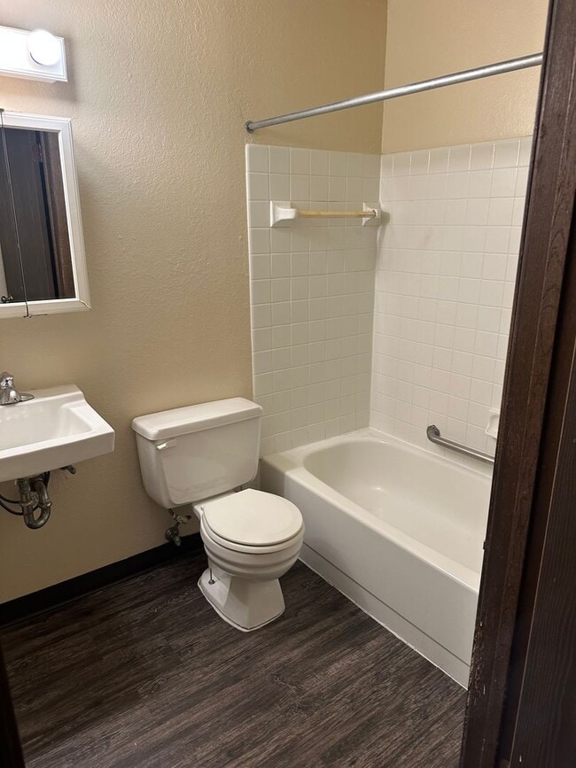 Building Photo - One Bedroom with Walk Out Patio