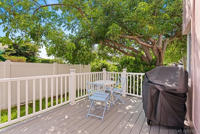 Building Photo - 990 Casuarina Rd