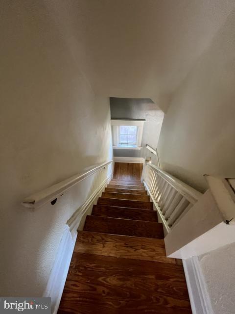 Building Photo - 515 S York St