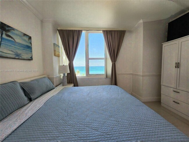Building Photo - 3505 S Ocean Dr