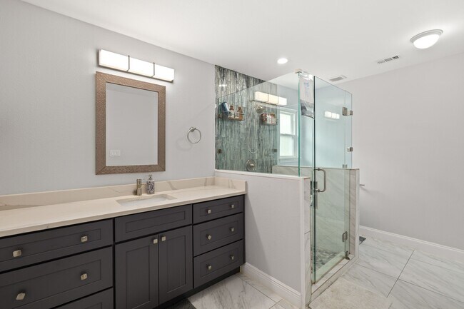 Building Photo - 2114 Briargreen Dr
