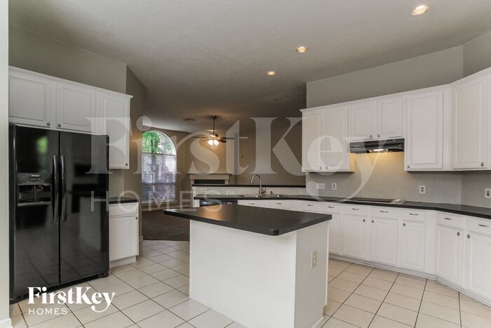 Building Photo - 6319 Upper Lake Dr