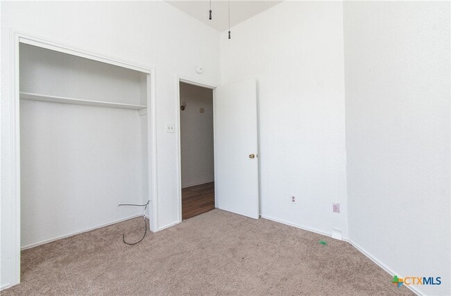 Building Photo - 2406 Cactus Dr