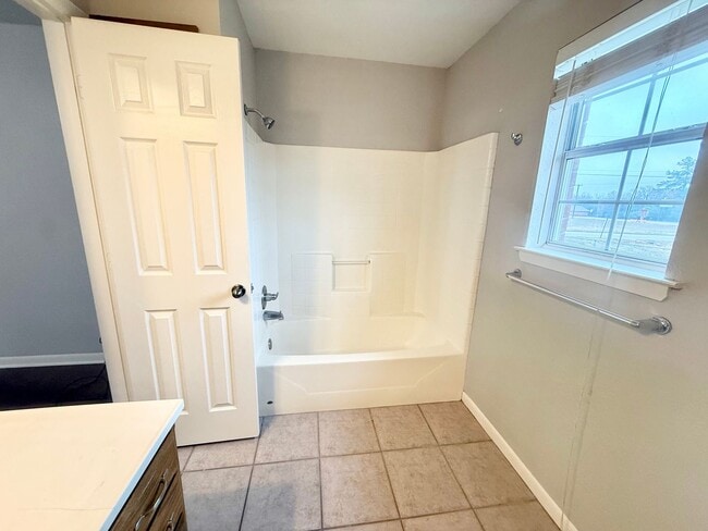 Building Photo - 801 B Hickory St