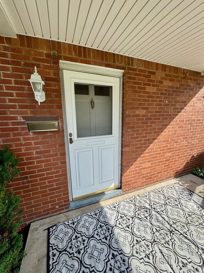 Building Photo - 1076 Thornwood Dr
