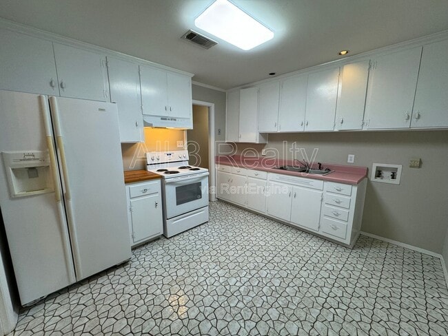 Building Photo - 3390 Arborfield Rd