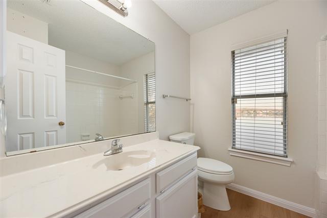 Building Photo - 1507 Lakeshore Dr