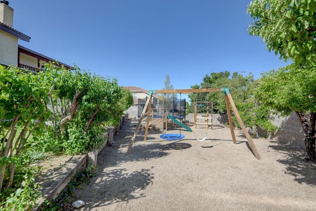 Building Photo - Stunning 4-Bedroom Albuquerque Foothill Ho...